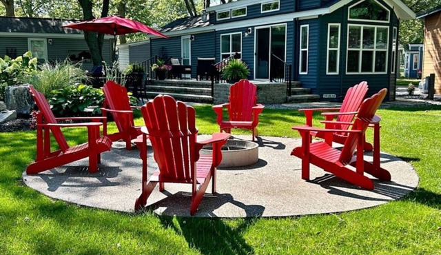 Unique Space - Beautiful home on 17th green of golf resort in Belle River