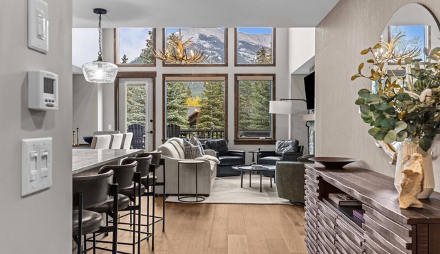 Upscale 4BR | Private Hot Tub | Walk to Town in Canmore