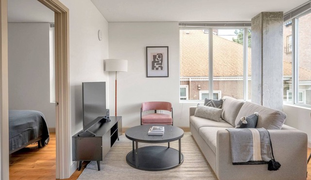 Upscale First Hill 2BR w/ Gym, W/D & BBQ, near Seattle U, by Blueground in Seattle