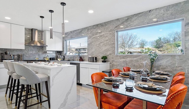 Upscale Getaway with Ping-Pong, Hammocks, and Tennis. Pet-Friendly! in Austin
