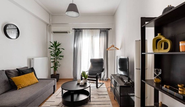 Urban Chic Hideaway Near Athens Center & Metro