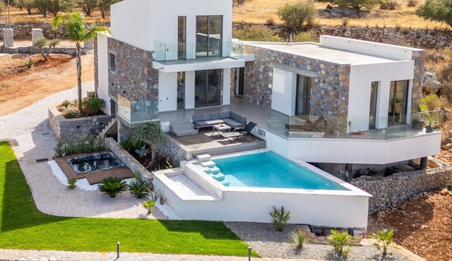 Venetian Villa- Scenic vacation villa in Crete