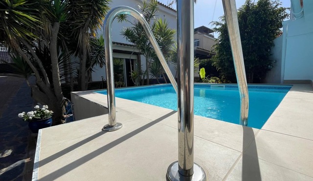 Villa 100 meters from the beach with swimming pool in Las Lagunas de Mijas