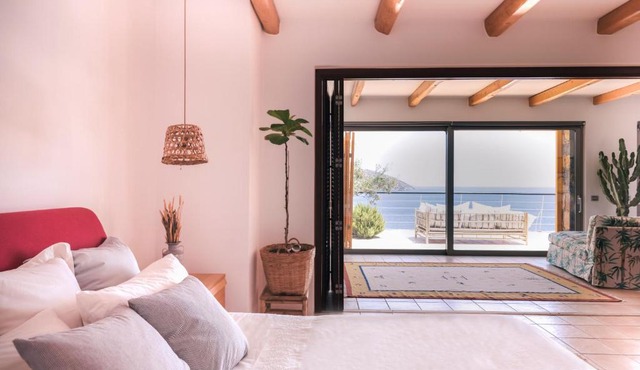 Villa Aiolos Glaros - Seafront Retreat near Agios Nikolaos