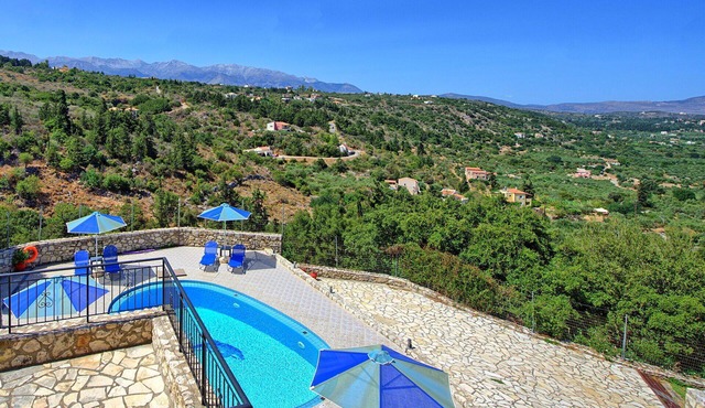 Villa Halepi - Villa in Crete 4 km from the sea