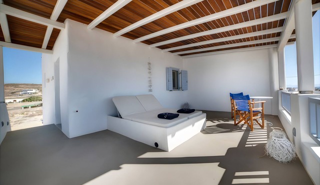 Villa Ianthi with Private Terrace, Wi-Fi and Air Conditioning