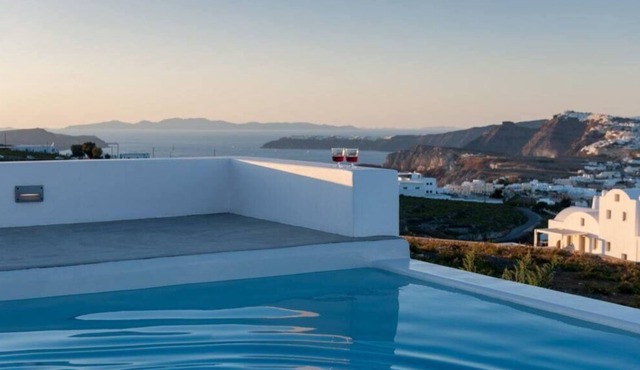 Villa in the Heart of Santorini l Private Pool