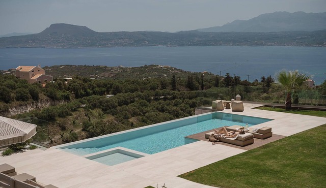 Villa Niolos II, Near Marathi Beach with eco pool
