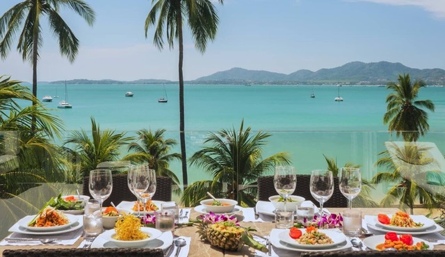 Villa Nirvana - Tropical Chic Oceanview 4BR Haven with a Shared Beachfront Pool in Tambon Wichit