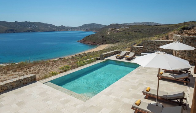 Villa Sozon. Spacious villa with sea view 150 m from the beach.