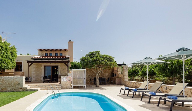Villa Takis with Private Pool & Superb Sea View 500m from the Beach