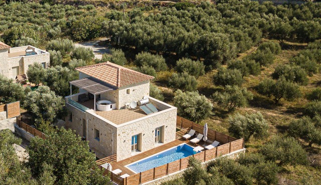 Villa Vera - 5 bedroom villa, 5 bathrooms, with heated pool and outdoor jacuzzi