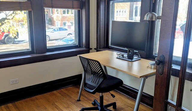 Warm Modern 2BR Walkable Roscoe Village in Chicago