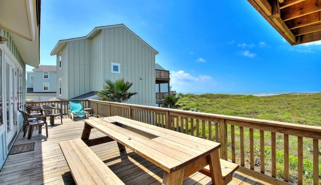 Water views! Beach Access! Stop looking this is the perfect home for you! in Port Aransas