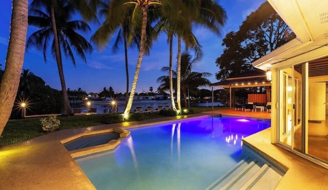 Waterfront Home 4 Bedroom w/Pool, and Game Room! in Pompano Beach