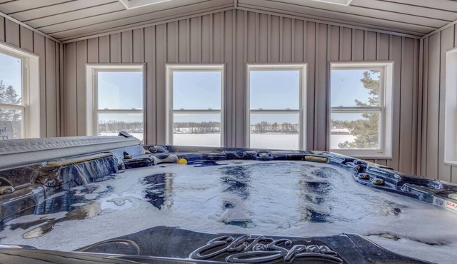 Waterfront with access, 3BR,Sauna & Hot Tub in Alberton