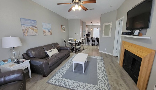 Welcome to Paradise! Newly Remodeled and only a 3 Minute Walk to the Beach! in Corpus Christi