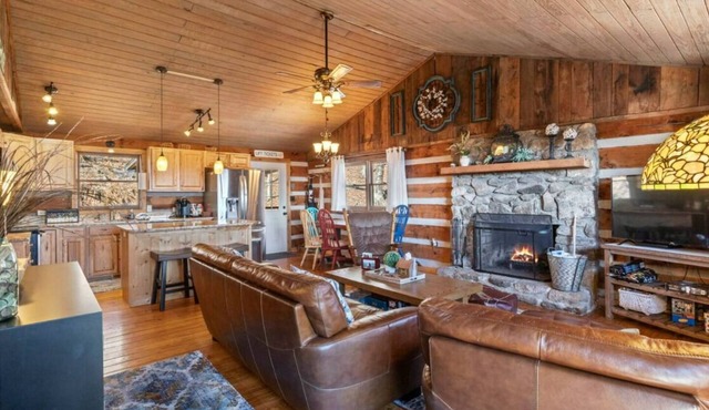 Wolf Laurel-Authentic Cabin-Mountain Views-Ski Hatley Pointe-Hiking-A/T-Big Bald in Mars Hill