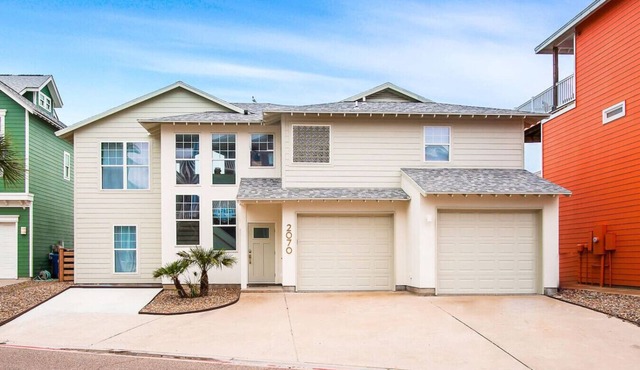 Your Beach Retreat Awaits: Game Room, Community Pool & Easy Beach Access in Port Aransas