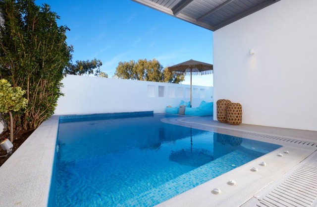 Eolia Kamari Villa 