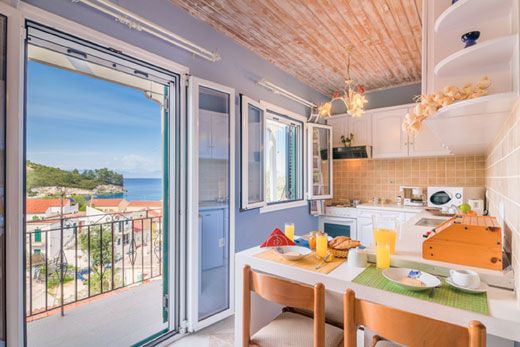 2 bed 2 bath apartment, free A/C & Wifi, centrally located, sea views, walking distance to beach.
