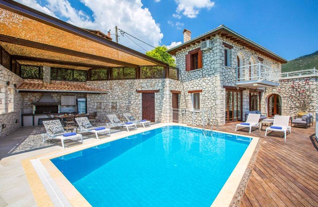 253 m² Villa ∙ 8 bedrooms ∙ 8 guests