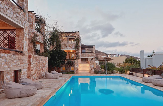 3 Bedroom Villa with Sea View and pool access
