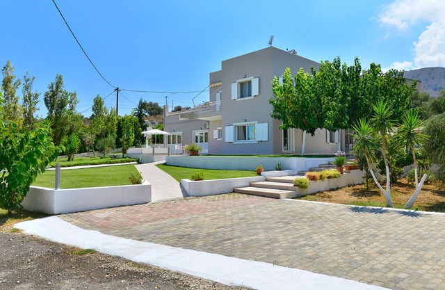 A 5 Bedrooms Cozy Villa With Private Pool, 1.4km From Georgioupolis