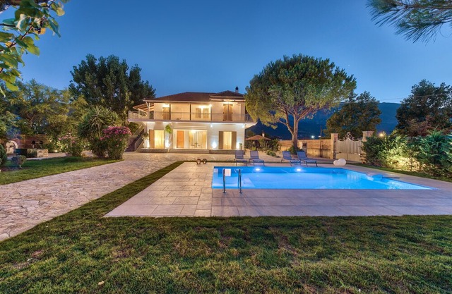 Agricola Villa- Private villa with pool, 3 bedrooms with en-suite facilities.