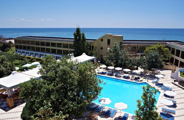 Alexander Beach Hotel 