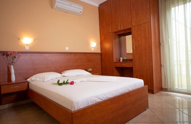 Beach flat with garden, Jacuzzi, BBQ