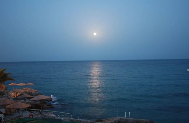 Beachfront Exclusive Suite - Argo Seaside Stays