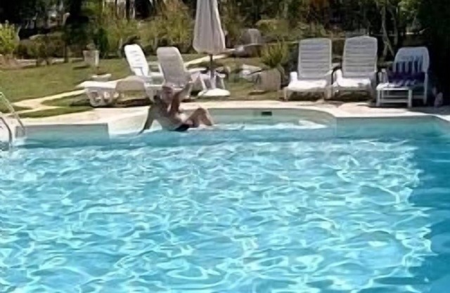 Beautiful pool, spacious gardens, quiet area, free wifi, bbq 2-4 guests per apt.
