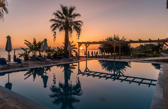 Belussi Beach Hotel 