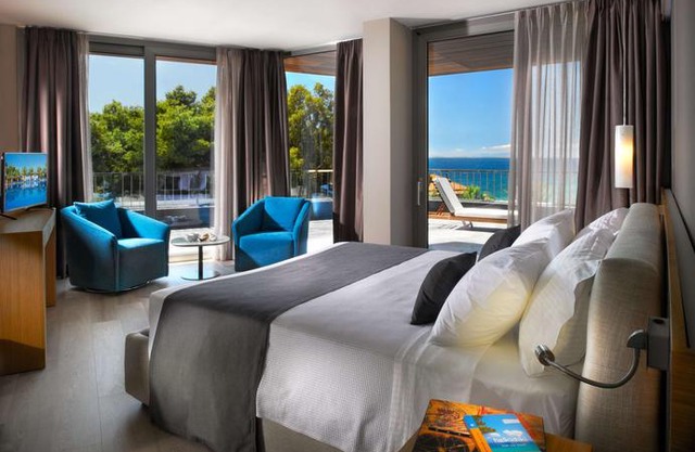 Blue Dolphin Hotel