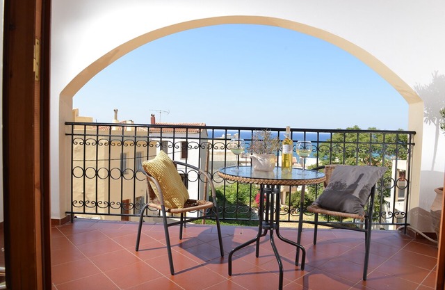 Castello Domus,Crete Residences