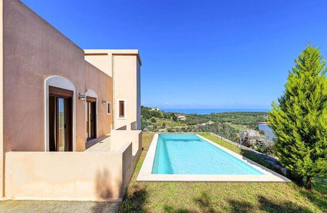 Cretan Sunny Villa Heated Pool