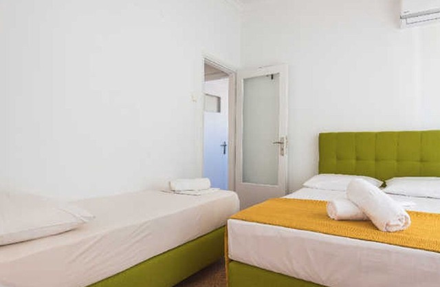 Deluxe Apartment - Super Paradise Apartments