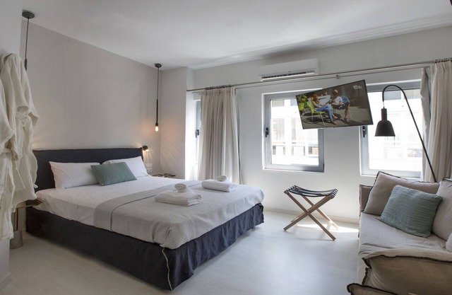 Ermou Stylish viewing studio