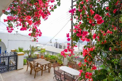 Fira Central Apartments with Veranda