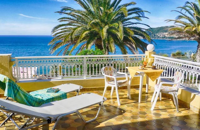 Flora Beach Studio 5 - mit wunderschönen Meerblick nur 50m vom schönen Sandstrand entfernt