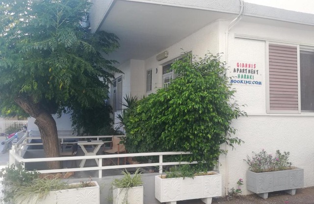 Giannis Apartment,Haraki