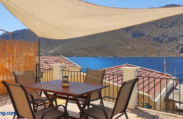 Gompos Apartment - Cozy Apartment next to the sea - Amazing Sea View