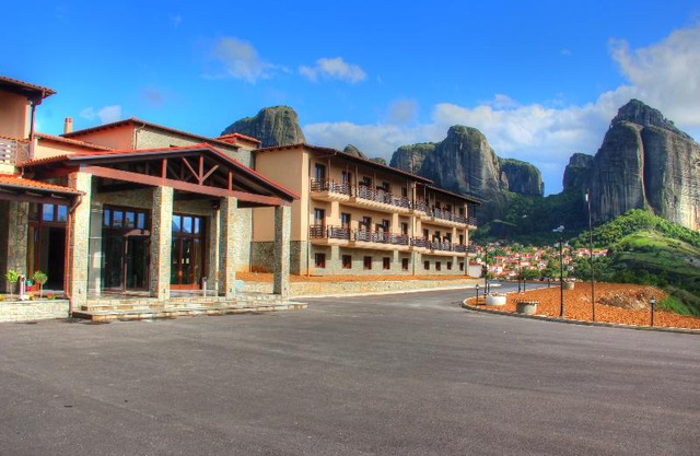 Grand Meteora Hotel