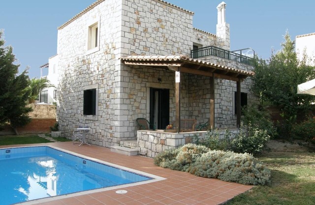 Holiday Agios Myronas Persons Bedrooms 