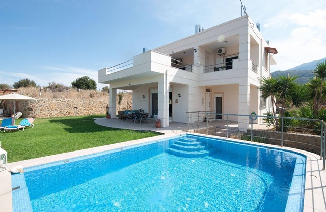 Holiday Georgioupoli Persons Bedrooms 