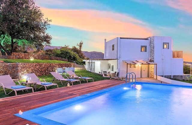 Holiday Georgioupoli Persons Bedrooms 
