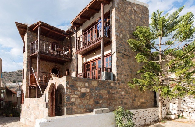 Holiday Plaka Persons Bedrooms 