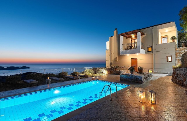 Holiday Roumeli Persons Bedrooms 