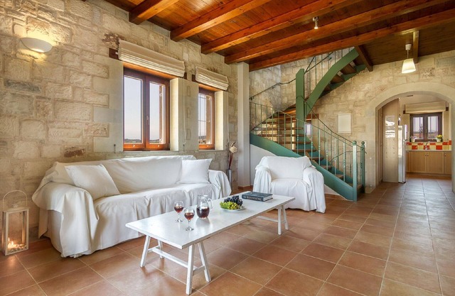 Holiday Spilia Persons Bedrooms 